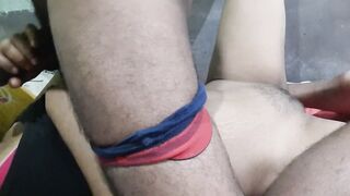 Akeli Thi Ghar per Masti kar li apni chut Khoob chudwai