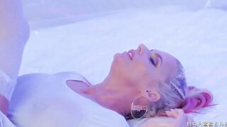 Phoenix Marie Brazzers Soaking Soak