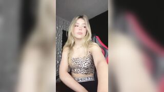 Melody Dancando de Shortinho na Live do Instagram