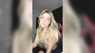 Melody Dancando de Shortinho na Live do Instagram