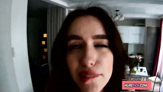 ZERSTORTE DIE MUSCHI DES MADCHENS MIT EINEM RIESIGEN SCHWANZ