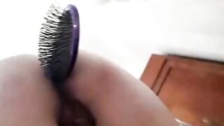 Mia moglie si infila cose nel culo
