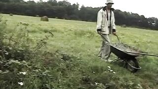 vieilles mamelles et jeunes baiseuses
