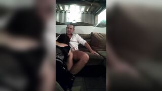 Thin sextape Bae dans le salon