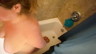 I love taking piss inside my mouth, face and saggy titties, cumslut