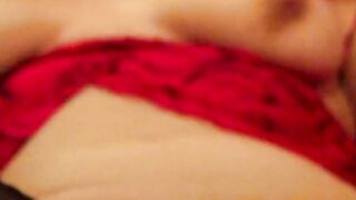 caresses en rouge