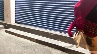 He went to paint and masturbates inside the street until
