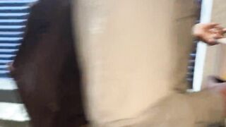 He went to paint and masturbates inside the street until