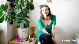 Jane Dig Anal Stimulation While Rubbing Her Vagina