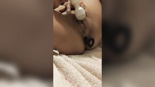 Alvy squirting and enjoy the Anal Plug
