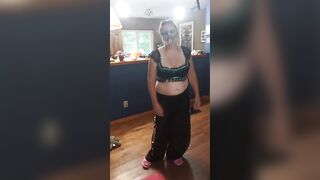 Arab ex-wife pulls off clothes and exposes soak holes