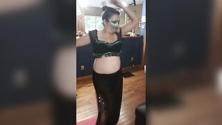 Arab ex-wife pulls off clothes and exposes soak holes