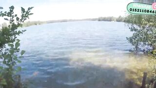 Deutsche Cougar leckt Arschloch am Wasser