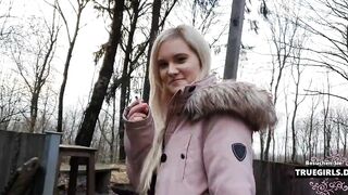 18yo wird Outdoors auf Tisch gefickt!!