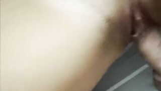 Baise de son petit cul avec plug