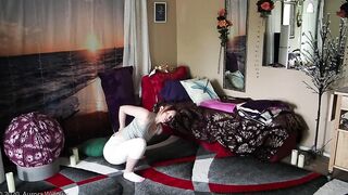 Daily yoga with Aurora Willows
