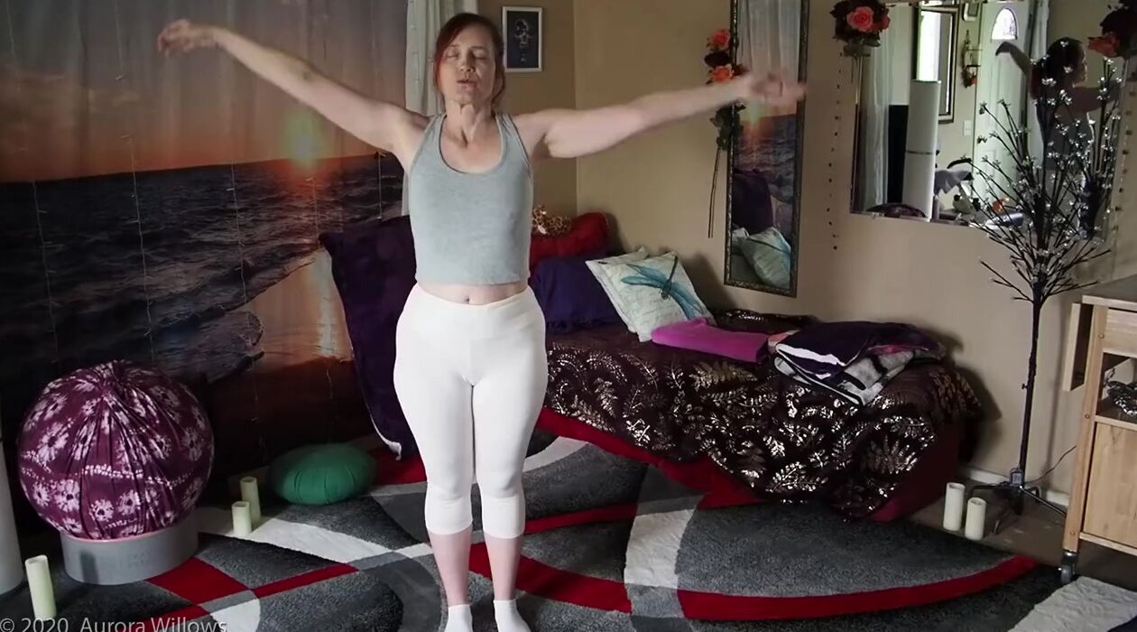 Love4Porn.com Presents Daily yoga with Aurora Willows