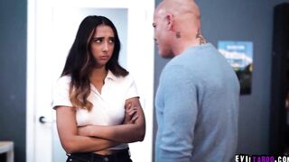 Creepy professor Derrick Pierce is also Kiarra Kais dad.He always