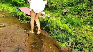 What My Cousin Wears Upskirt - Mom No Underwear -