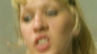 Geile feuchte Muschi gestopft -Blonde Freundin