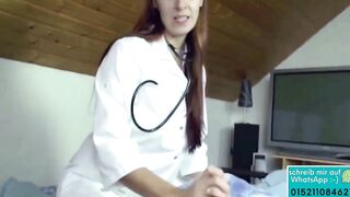 Geile Krankenschwester hiflt mit Hand Job