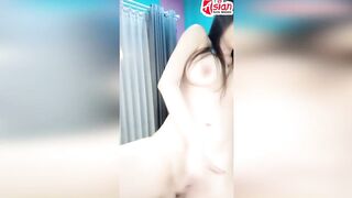Goddess amateur Thai women is rubbing her twat