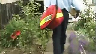 Babe milf takes a big black cock up her booty