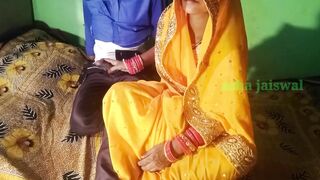 मॉम ने बेटे से बेटे से पीली साड़ी में इंडिया