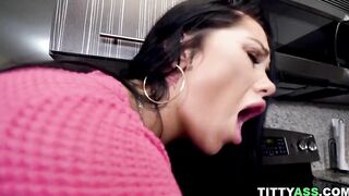 Laundry always makes her turned on as banged!