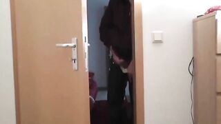 Praktikant wird abgewichst