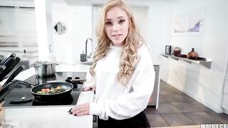 Plowed my stepsister while cooking
