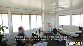 VIP4K. Kreditsachbearbeiter dringt into enge Muschi ein und gibt Mädchen einen Kredit