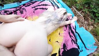 Luna wird Doggi public gefickt