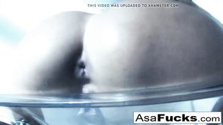 Voluptuous Asa Akira plays with her twat