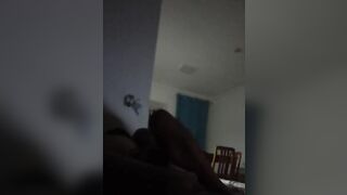 Tuga mamalhuda a gemer com o pau no cu