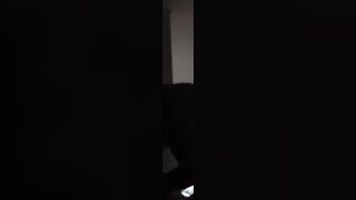Tuga mamalhuda a gemer com o pau no cu