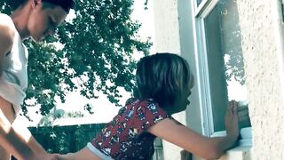 Dunnes Madchen filmt heiBen Sommer im Freien hammern