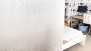 Young sluts Woken Up With Piss Into Her Face (PeachyPoppy)