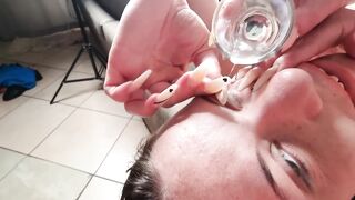 Eye cum skank gets her cum into her eye and