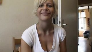 Deutsche Blonde Nachbarin mit dem Rohr inside der Hose gebumst