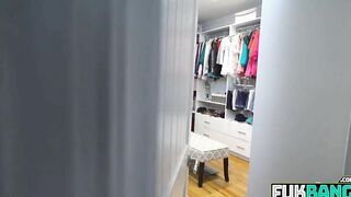 Bella Rose Sweet Honey Going Down For Penis