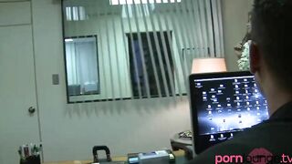 Big Tit employee offer fellatio to long penis