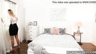 Aften and Nina make out for a moment before Aften