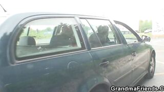 2 men love to put an older woman on cocks