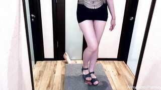 Gf rolls penis with nuts with her beauty legs