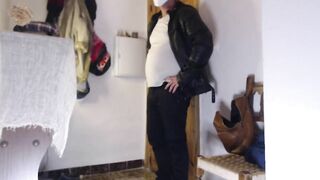 Amazon Delivery Man gets a surprise Head