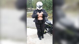 Milf flashing boobs outdoors and offer husband a hand job