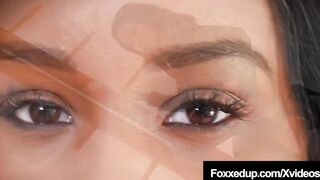 Black Tart Jenna Foxx Opens Her Dark Thighs & Massage