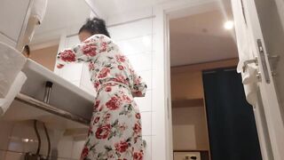 Fingering her cunt while brushing her teeth