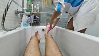 FAMILY FANTASY - A nurse jerks off a man's penis